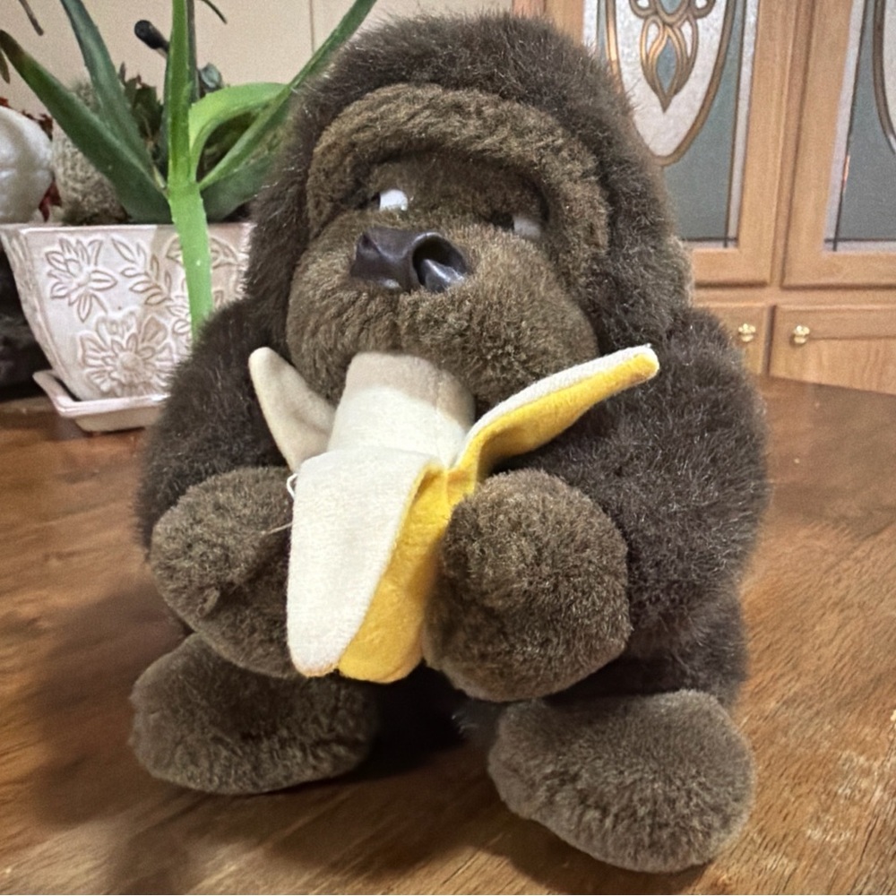 Vintage 1980’s Brown Gorilla w/ “Side Eye” &  Banana MINT 8in. plushie RARE!